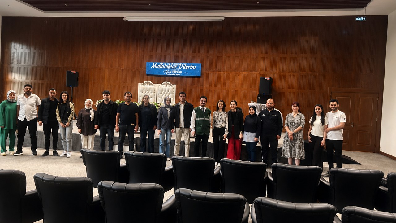 Kahramanmaraş Onikişubat Belediyesi, 'Evlilik Okulu' projesini başlattı. Çiftlere iletişim, kriz yönetimi ve ücretsiz n…