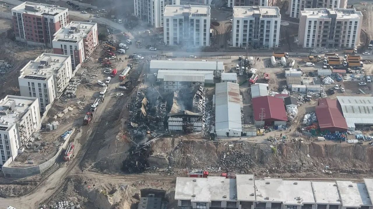 Kahramanmaraş Dulkadiroğlu'nda Konteyner Yangını: 1 Ölü, 7 Yaralı