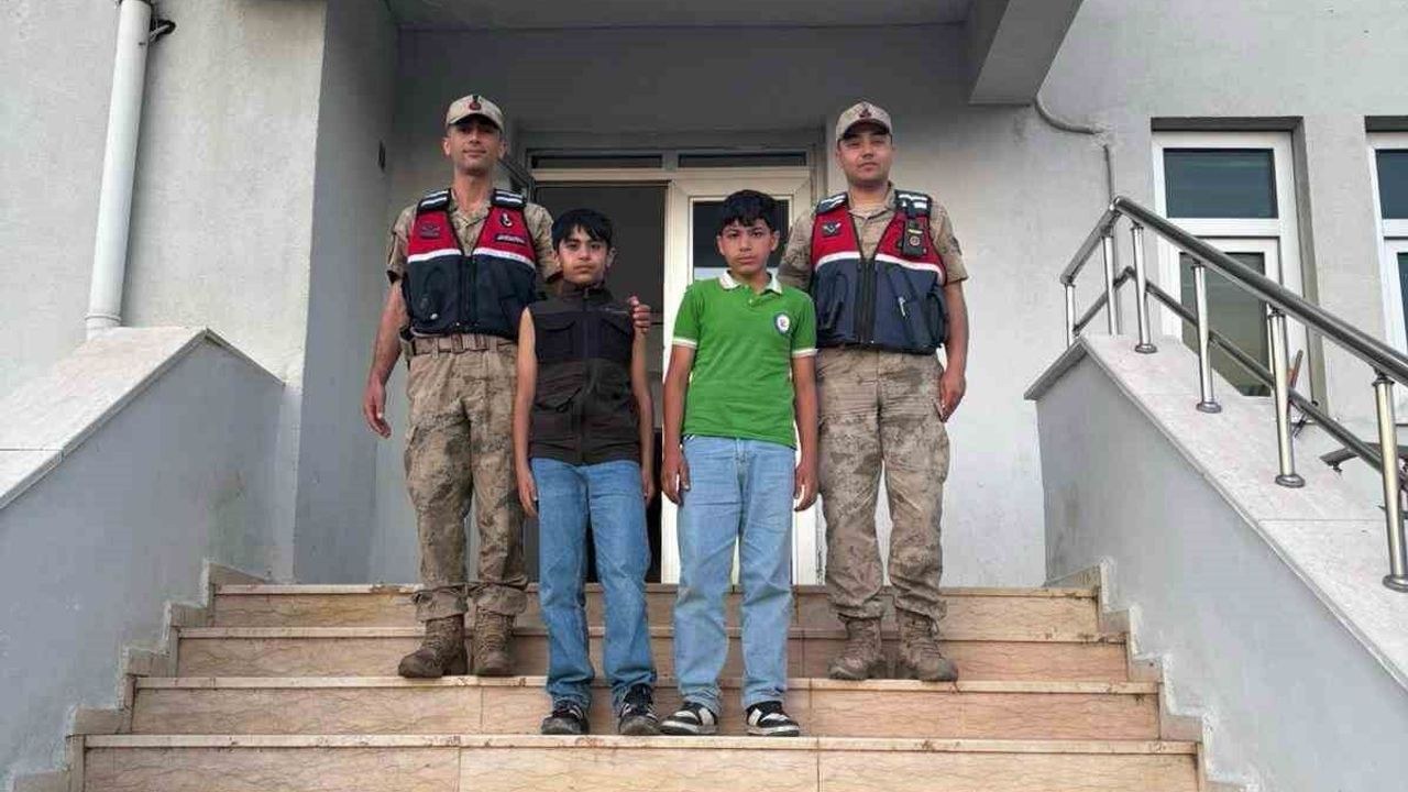 Viranşehir'de Kayıp İki Çocuk Jandarmanın Dikkatli Takibiyle Bulundu