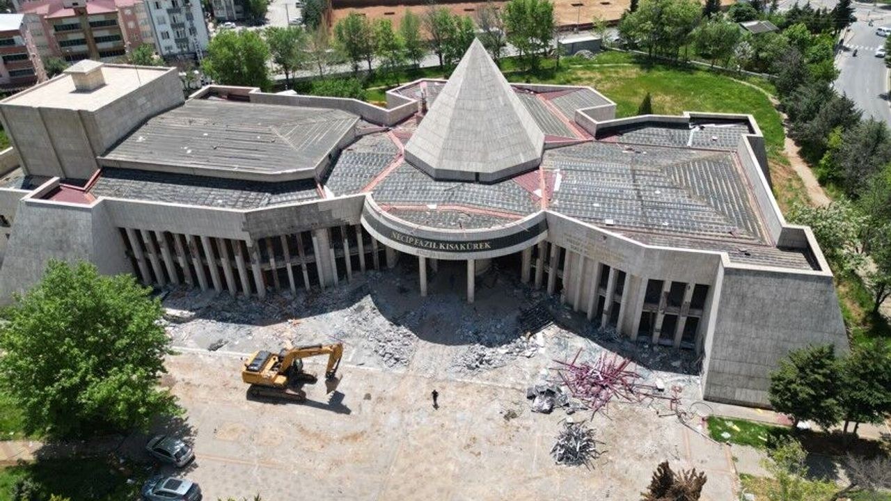 Kahramanmaraş'ta Kültür Merkezi Yıkılıyor, Modern Kütüphane Geliyor