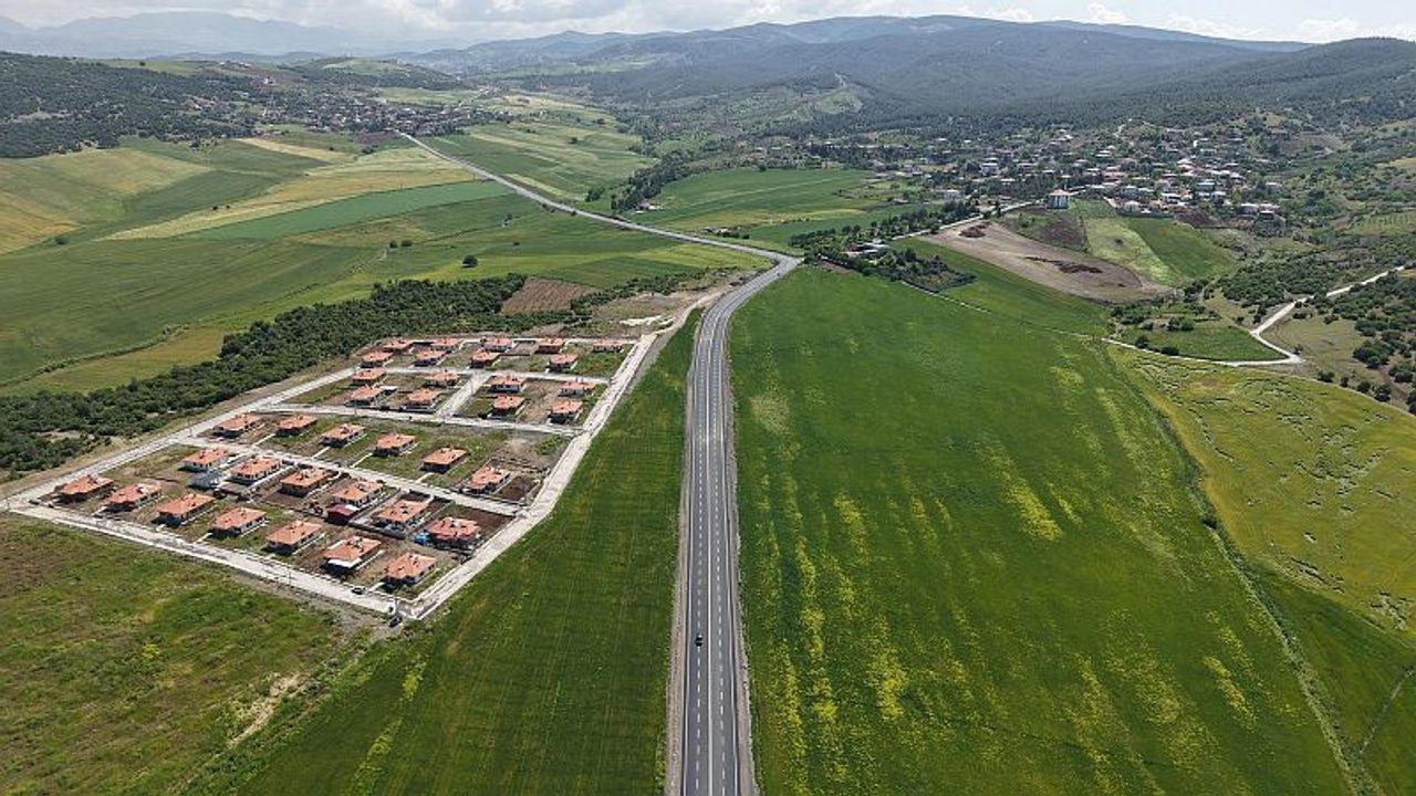 Kahramanmaraş Dulkadiroğlu'nda Elmalar – Çokyaşar Grup Yolu, 66 milyon TL'lik yatırımla 16 metreye genişletilerek Kurba…
