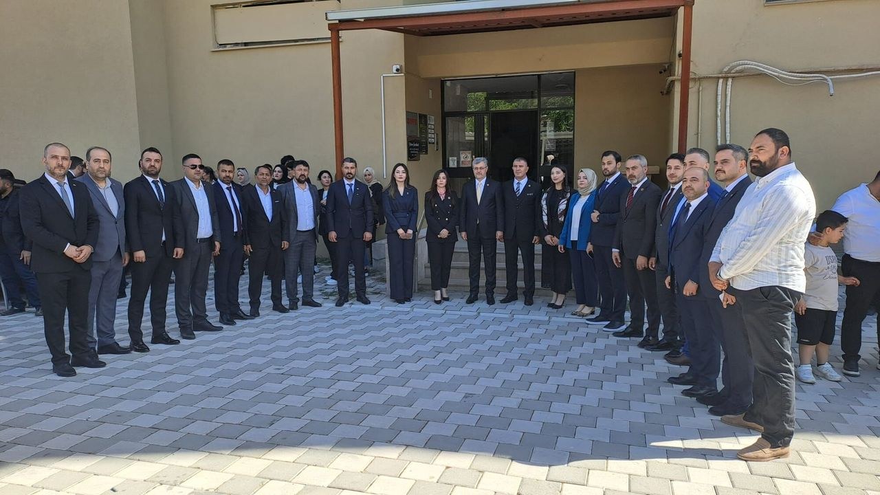 Kahramanmaraş MHP'de Onikişubat ve Dulkadiroğlu ilçe başkanlıklarına yeni atamalar yapıldı. İl Başkanı Mansur Metehan, …
