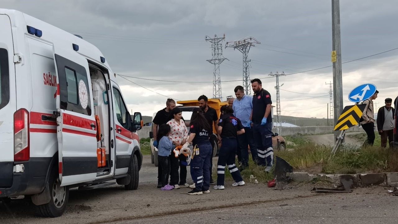 Kahramanmaraş'ta Vali Atak Bulvarı'nda Feci Kaza: 5 Yaralı