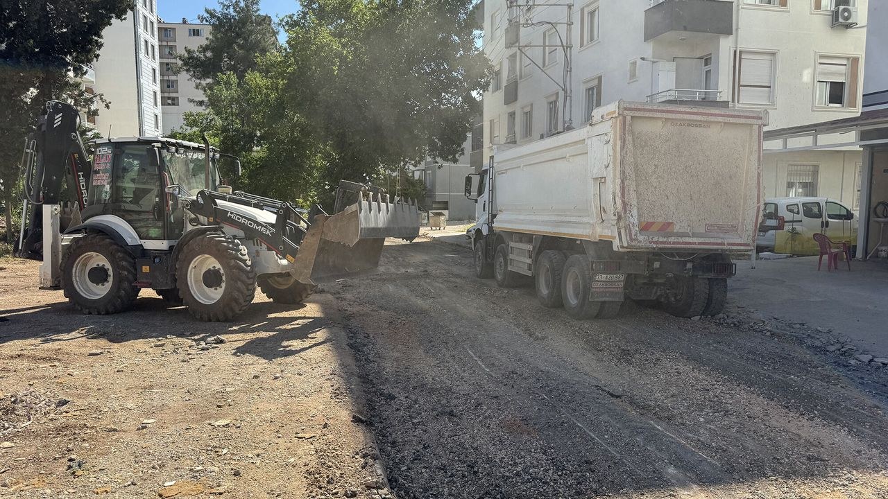 Kahramanmaraş Pazarcık'ta 95 Caddeye Modern Asfalt Hamlesi Başladı